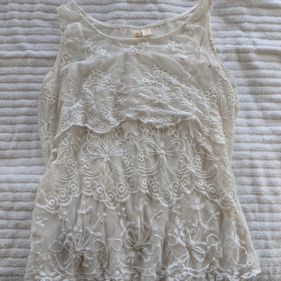 Tank with design - Picture 3 of 4